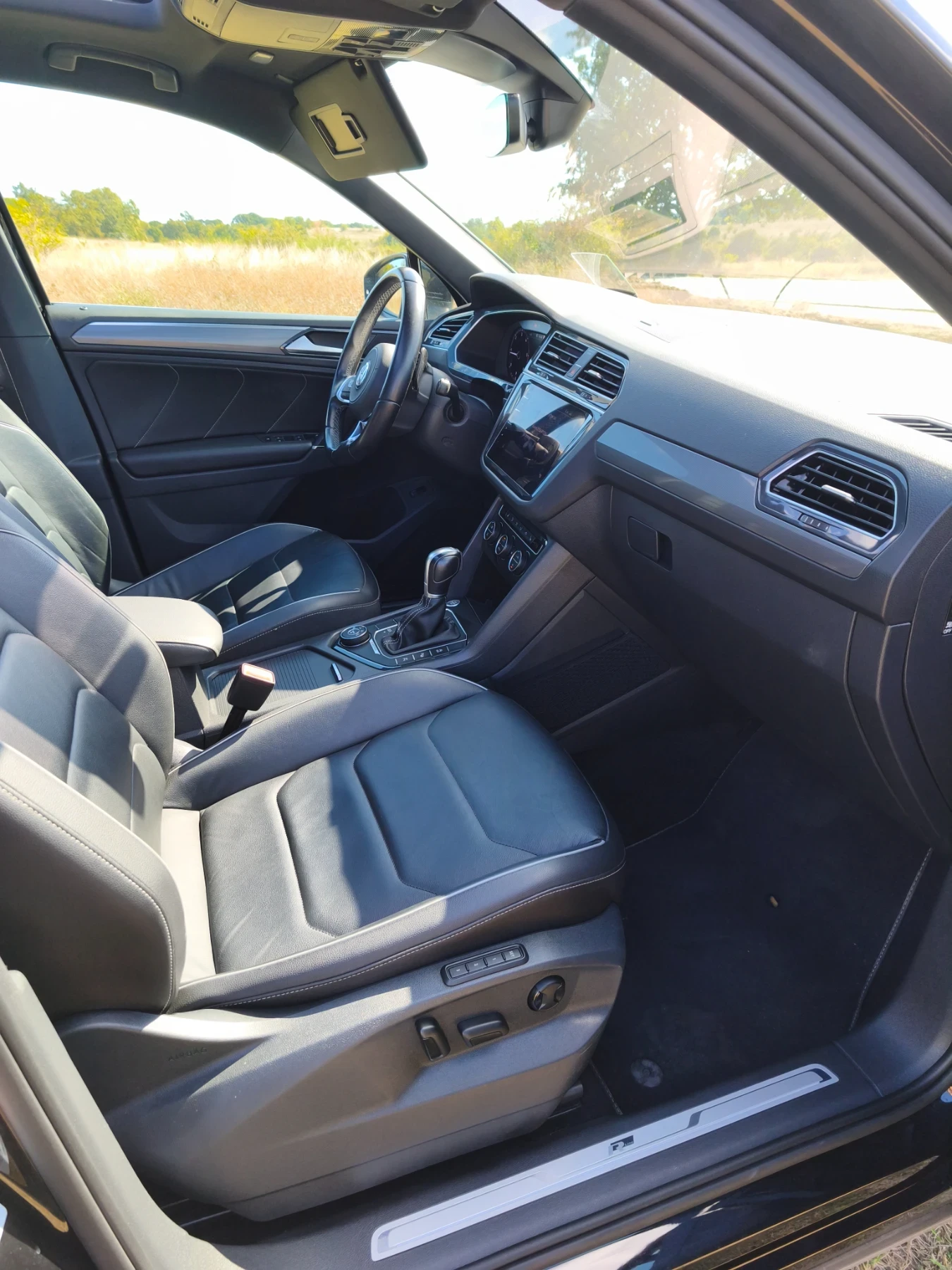 VW Tiguan R-Line 4Motion , снимка 7 - Автомобили и джипове - 56180582