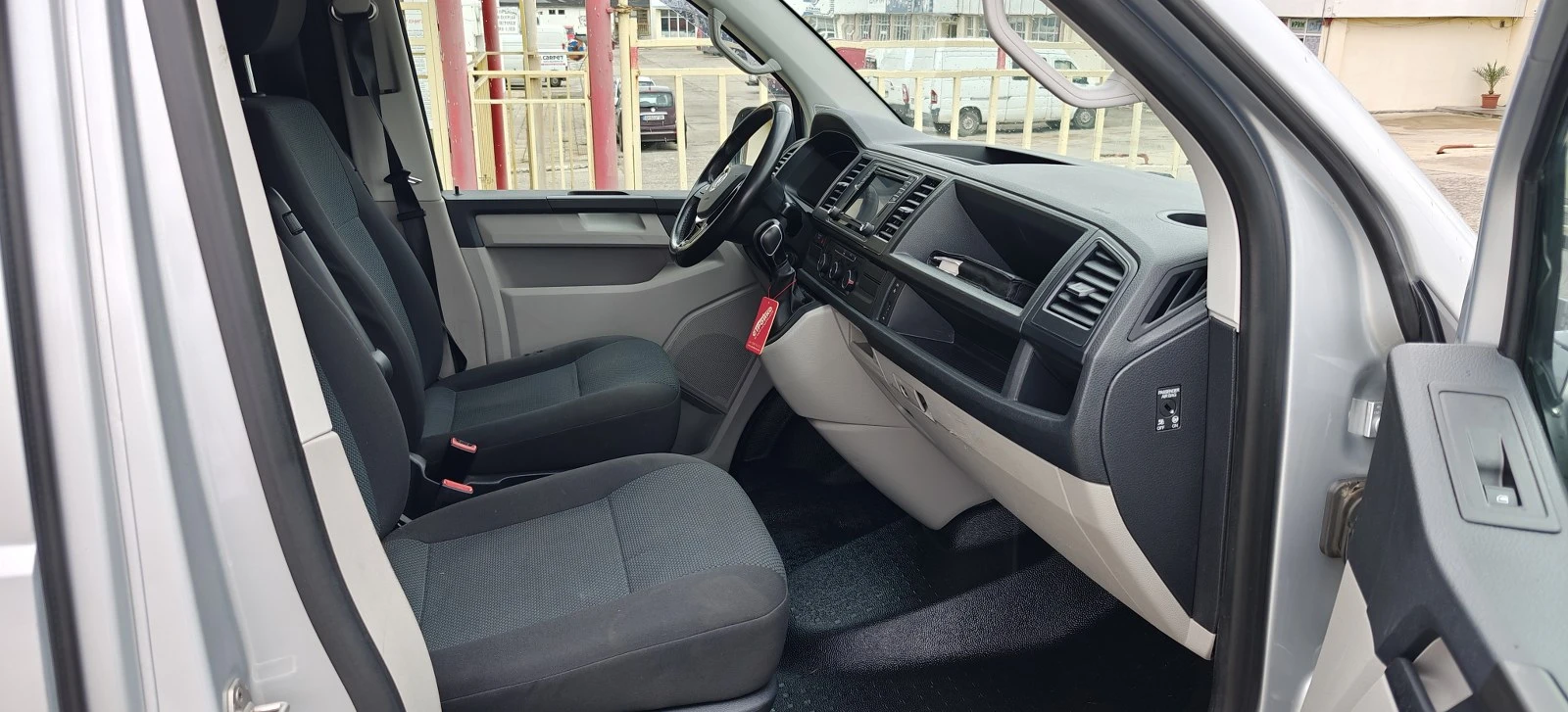 VW Transporter 2.0D-204kAutoMaxi - изображение 9