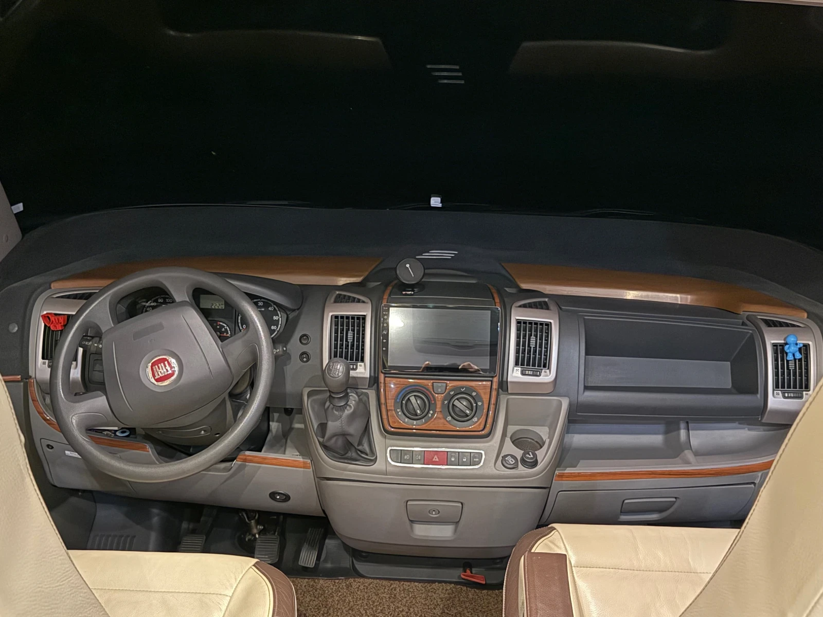 Кемпер HYMER / ERIBA B614 SL Star Edition  БАРТЕР, снимка 3 - Каравани и кемпери - 55053899