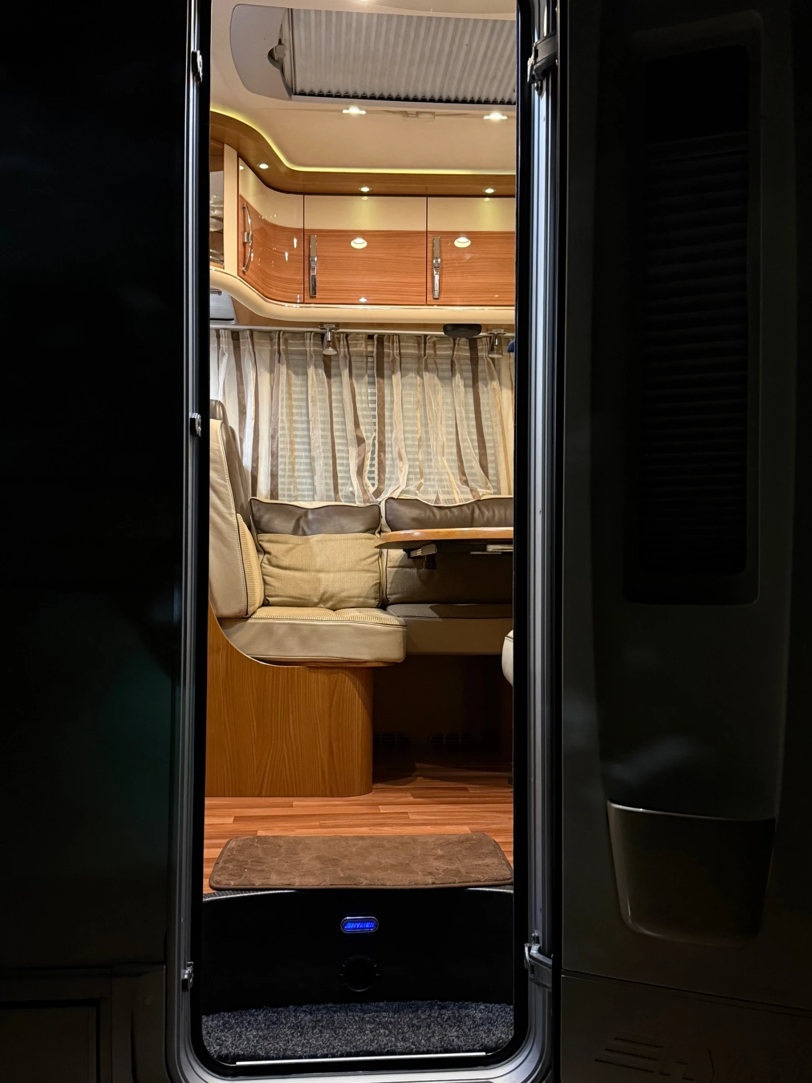 Кемпер HYMER / ERIBA B614 SL Star Edition  БАРТЕР, снимка 12 - Каравани и кемпери - 55053899
