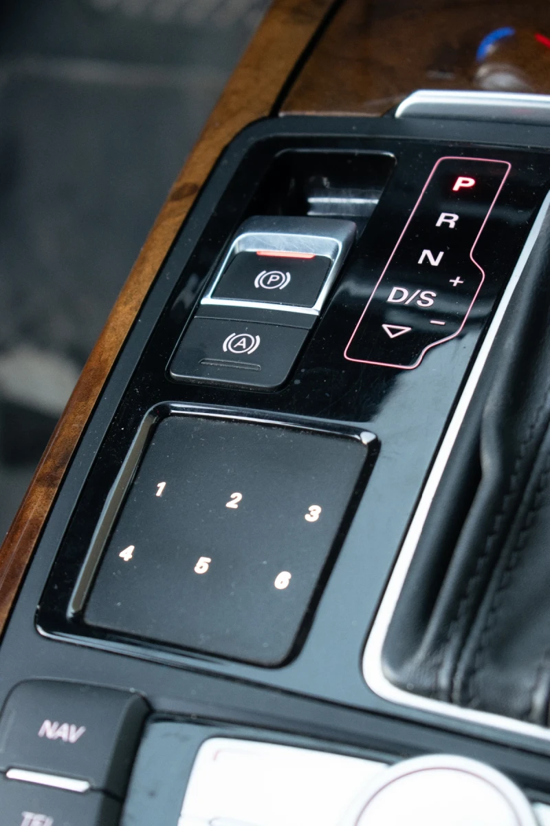 Audi A6 2.0D, снимка 10 - Автомобили и джипове - 52341893