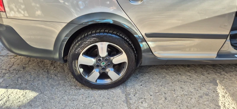 Skoda Octavia Scout, снимка 14 - Автомобили и джипове - 52383137