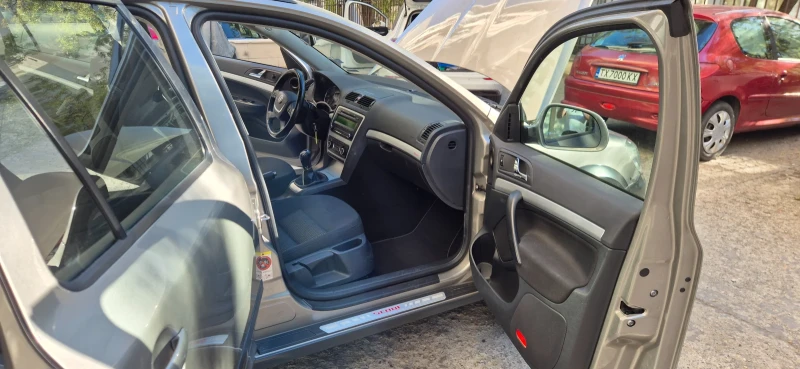 Skoda Octavia Scout, снимка 15 - Автомобили и джипове - 52383137