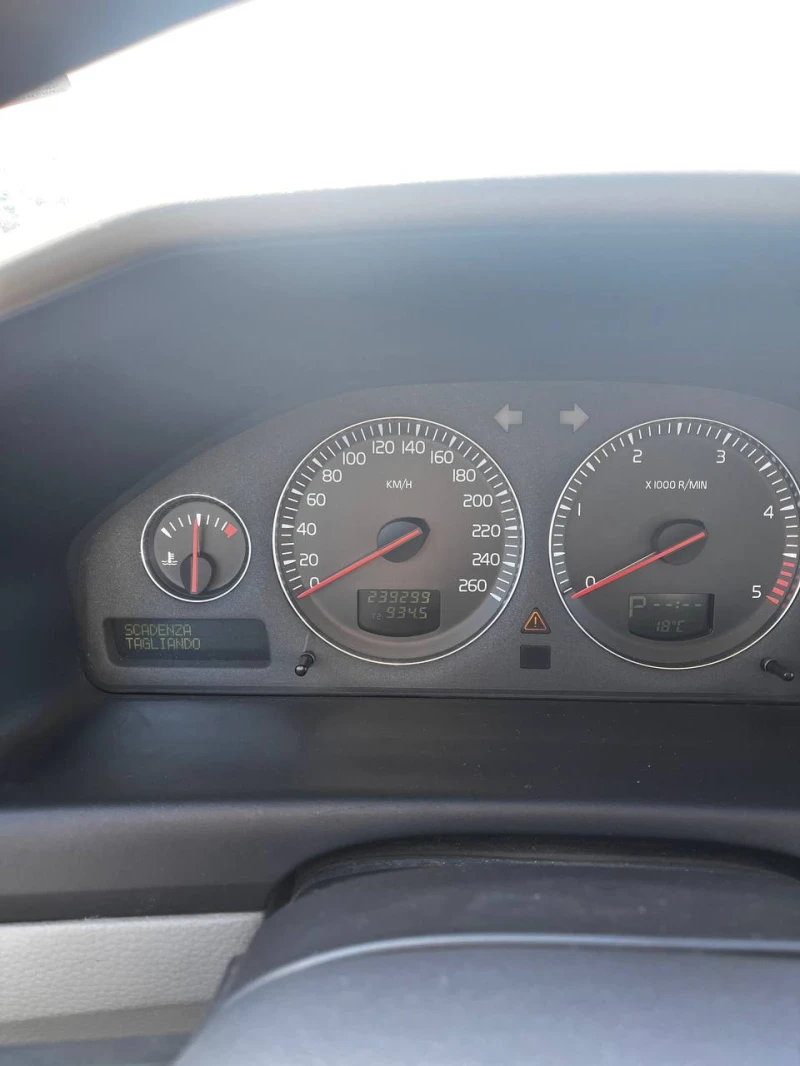 Volvo Xc70, снимка 7 - Автомобили и джипове - 52129546