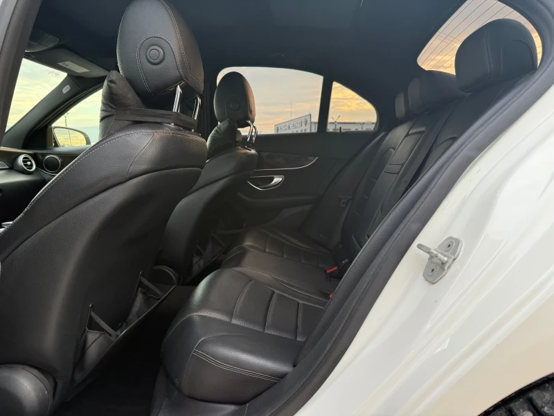 Mercedes-Benz C 300 2016г* 4Matic* AMG-line* 141.000KM* Панорама* , снимка 12 - Автомобили и джипове - 52355320