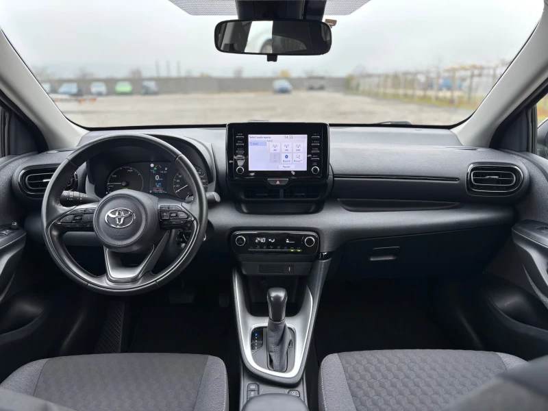 Toyota Yaris Hybrit 64000km, снимка 12 - Автомобили и джипове - 52557691