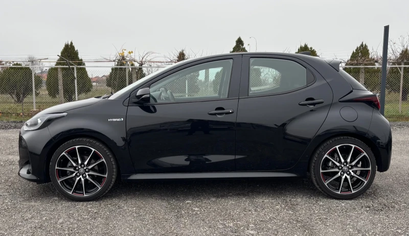 Toyota Yaris Hybrit 64000km, снимка 8 - Автомобили и джипове - 52557691