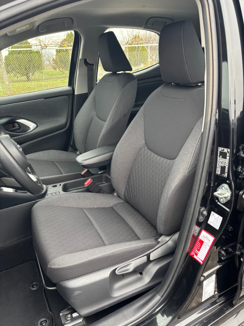 Toyota Yaris Hybrit 64000km, снимка 11 - Автомобили и джипове - 52557691