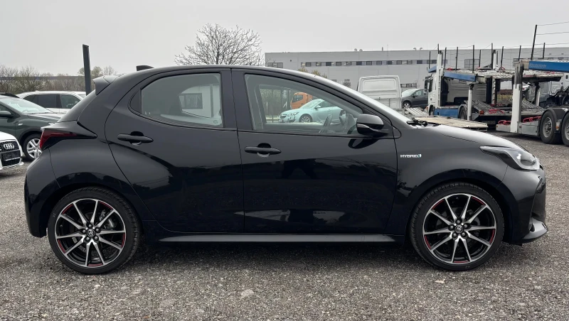 Toyota Yaris Hybrit 64000km, снимка 4 - Автомобили и джипове - 52557691