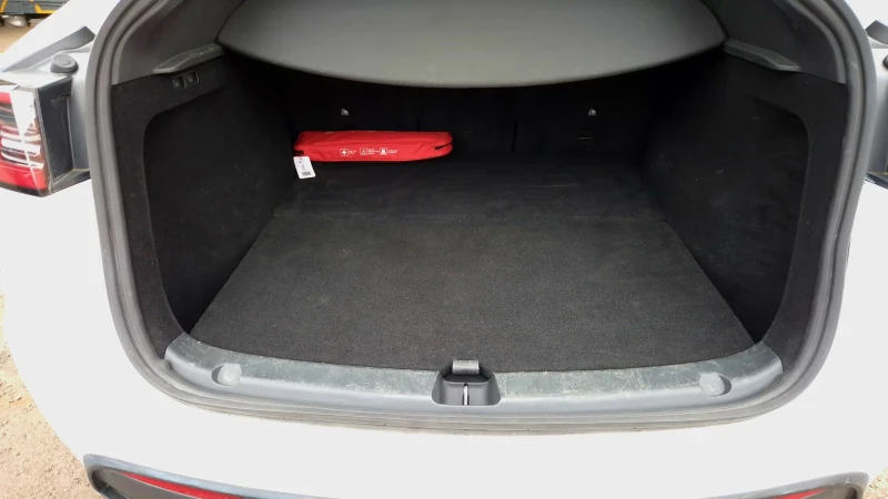 Tesla Model Y AWD 530ps2024, снимка 14 - Автомобили и джипове - 53499676