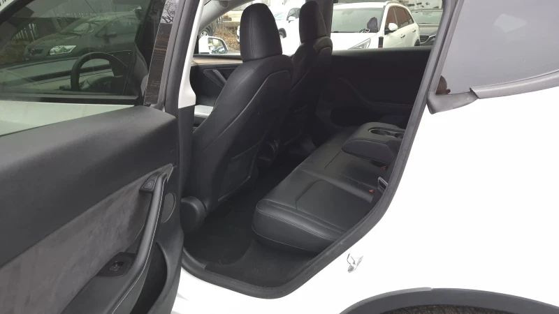 Tesla Model Y AWD 530ps2024, снимка 9 - Автомобили и джипове - 53499676