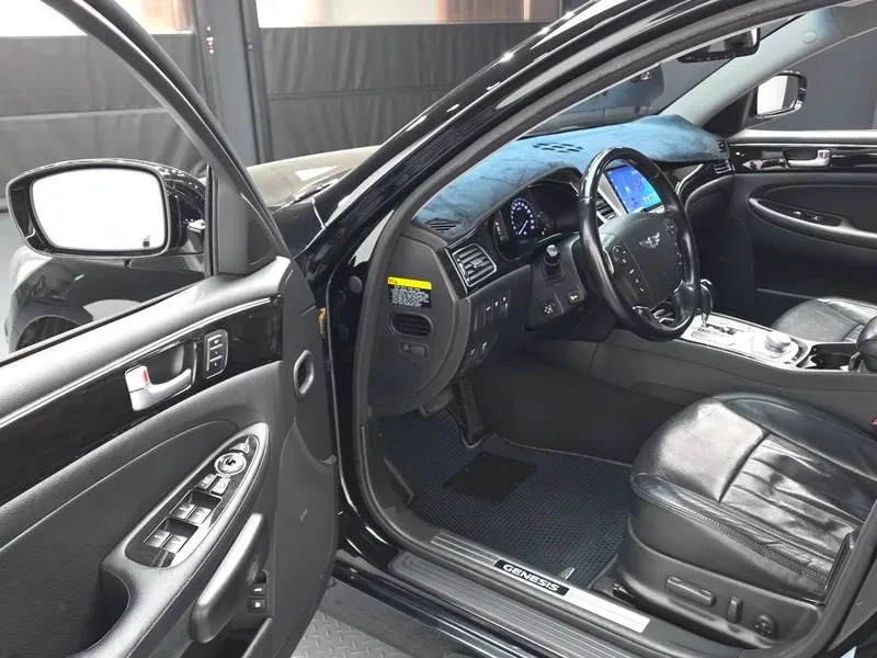 Hyundai Genesis 3.3, снимка 10 - Автомобили и джипове - 54615959