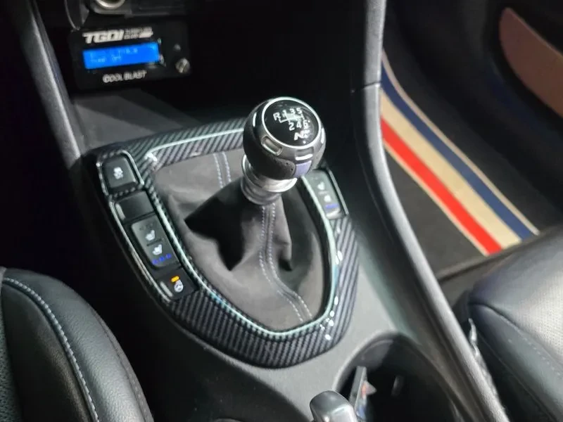 Hyundai Veloster , снимка 8 - Автомобили и джипове - 54834853