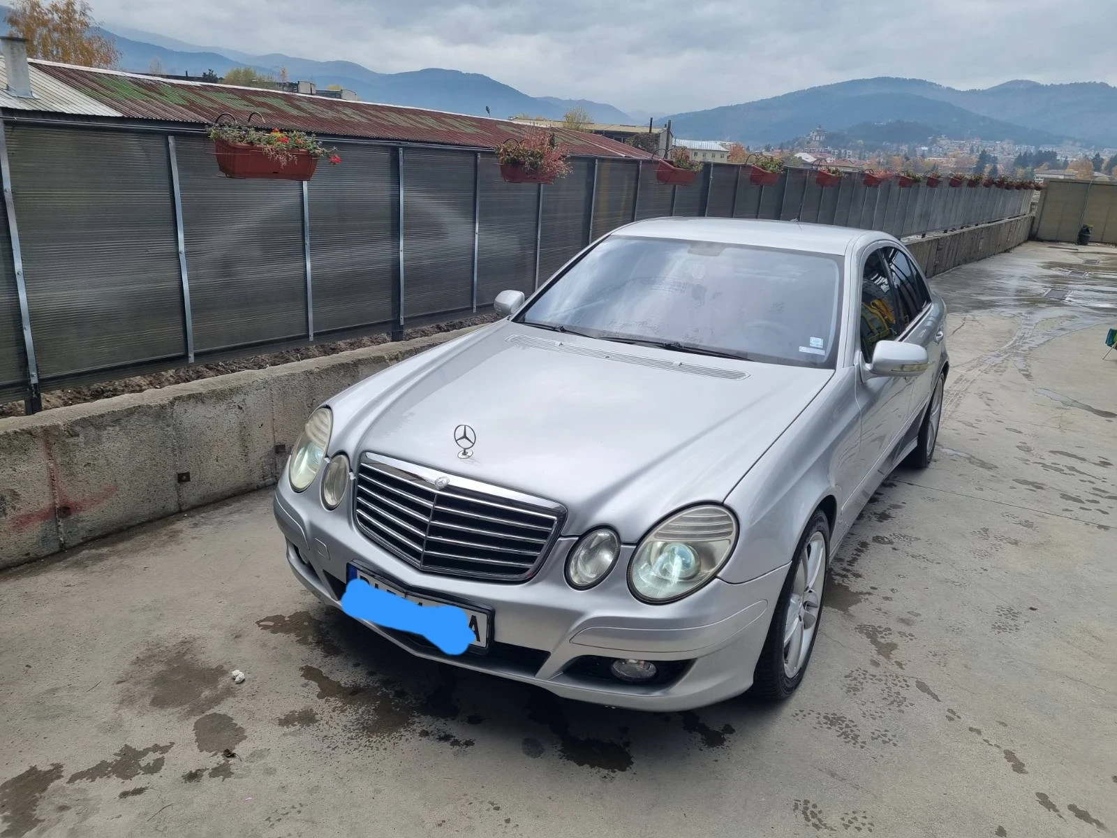 Mercedes-Benz E 200, снимка 1