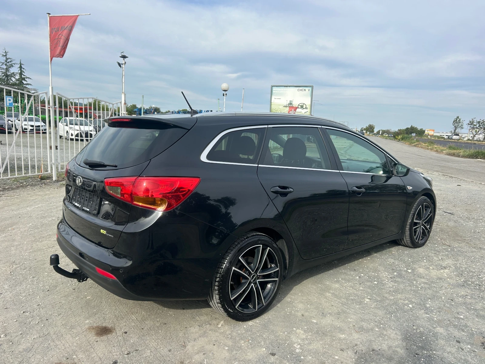 Kia Ceed 1.6CRDI - 128 кс / ЛЕД / ЕВРО5J / СЕРВИЗНА ИСТОРИЯ - изображение 5