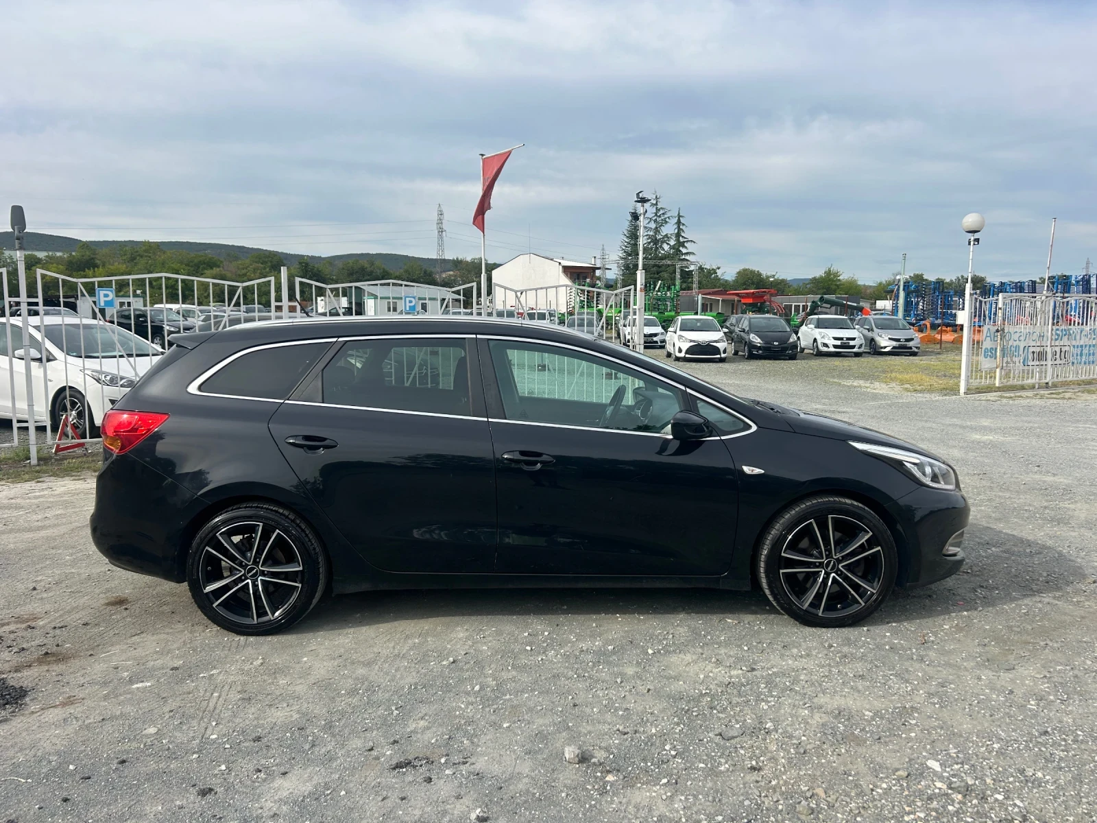 Kia Ceed 1.6CRDI - 128 кс / ЛЕД / ЕВРО5J / СЕРВИЗНА ИСТОРИЯ - изображение 4