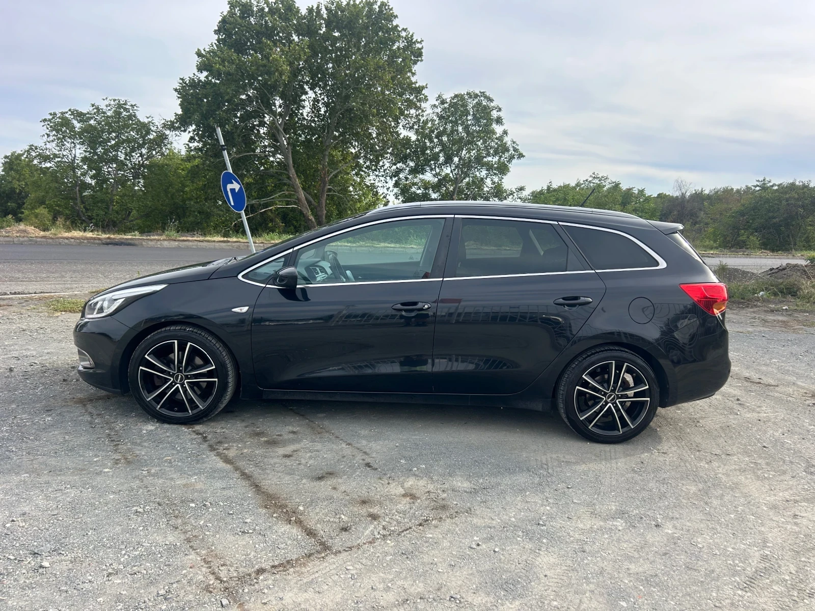 Kia Ceed 1.6CRDI - 128 кс / ЛЕД / ЕВРО5J / СЕРВИЗНА ИСТОРИЯ - изображение 8