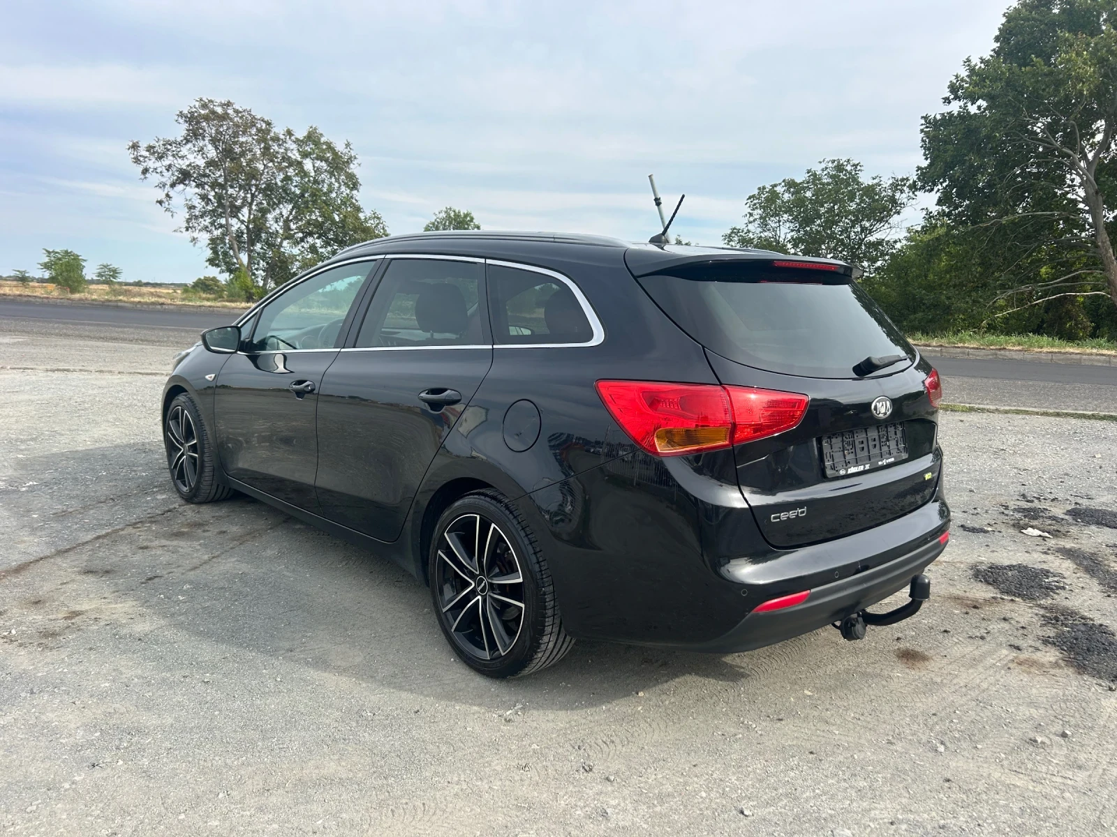 Kia Ceed 1.6CRDI - 128 кс / ЛЕД / ЕВРО5J / СЕРВИЗНА ИСТОРИЯ - изображение 7