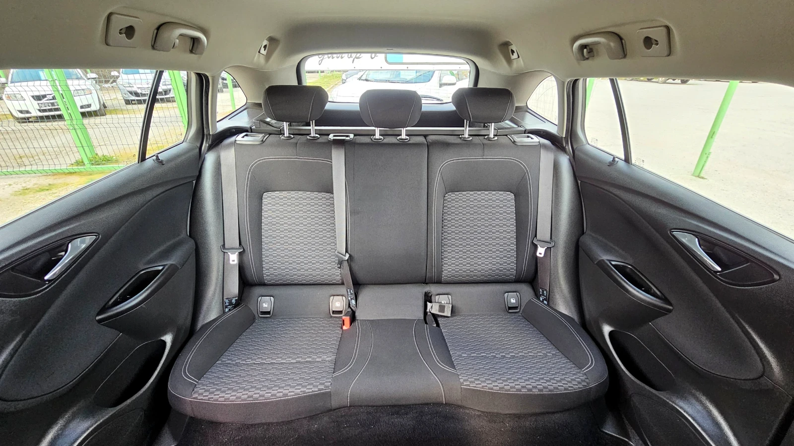 Opel Astra 1.6CDTi/Cosmo/РЕАЛНИ КМ/КАТО НОВА, снимка 10 - Автомобили и джипове - 53978409