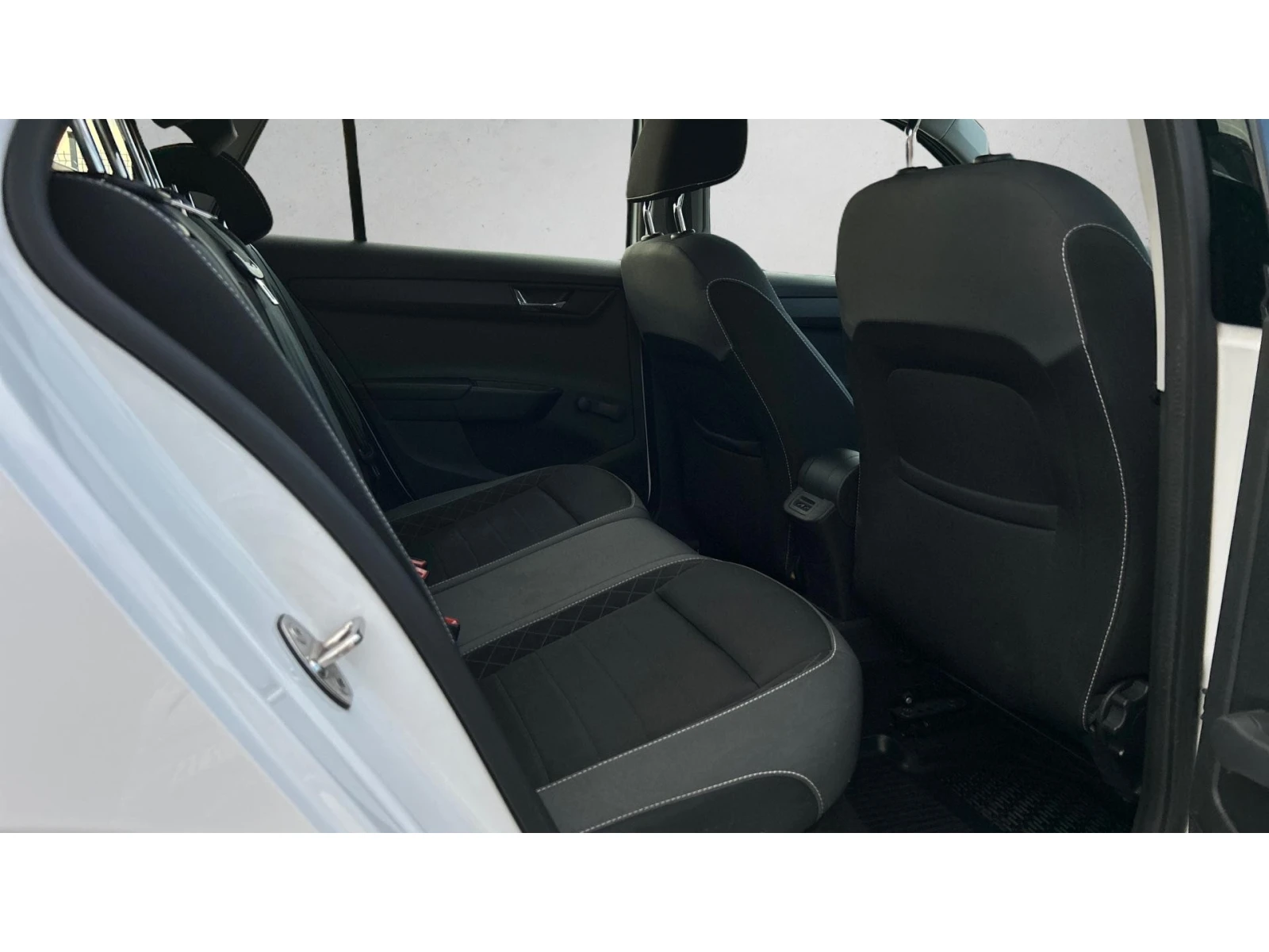 Skoda Fabia 1.0 TSi M/T, Месечна вноска от 155  , снимка 12 - Автомобили и джипове - 53988982