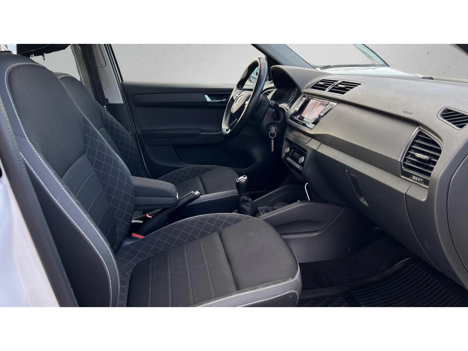 Skoda Fabia 1.0 TSi M/T, Месечна вноска от 155  , снимка 11 - Автомобили и джипове - 53988982