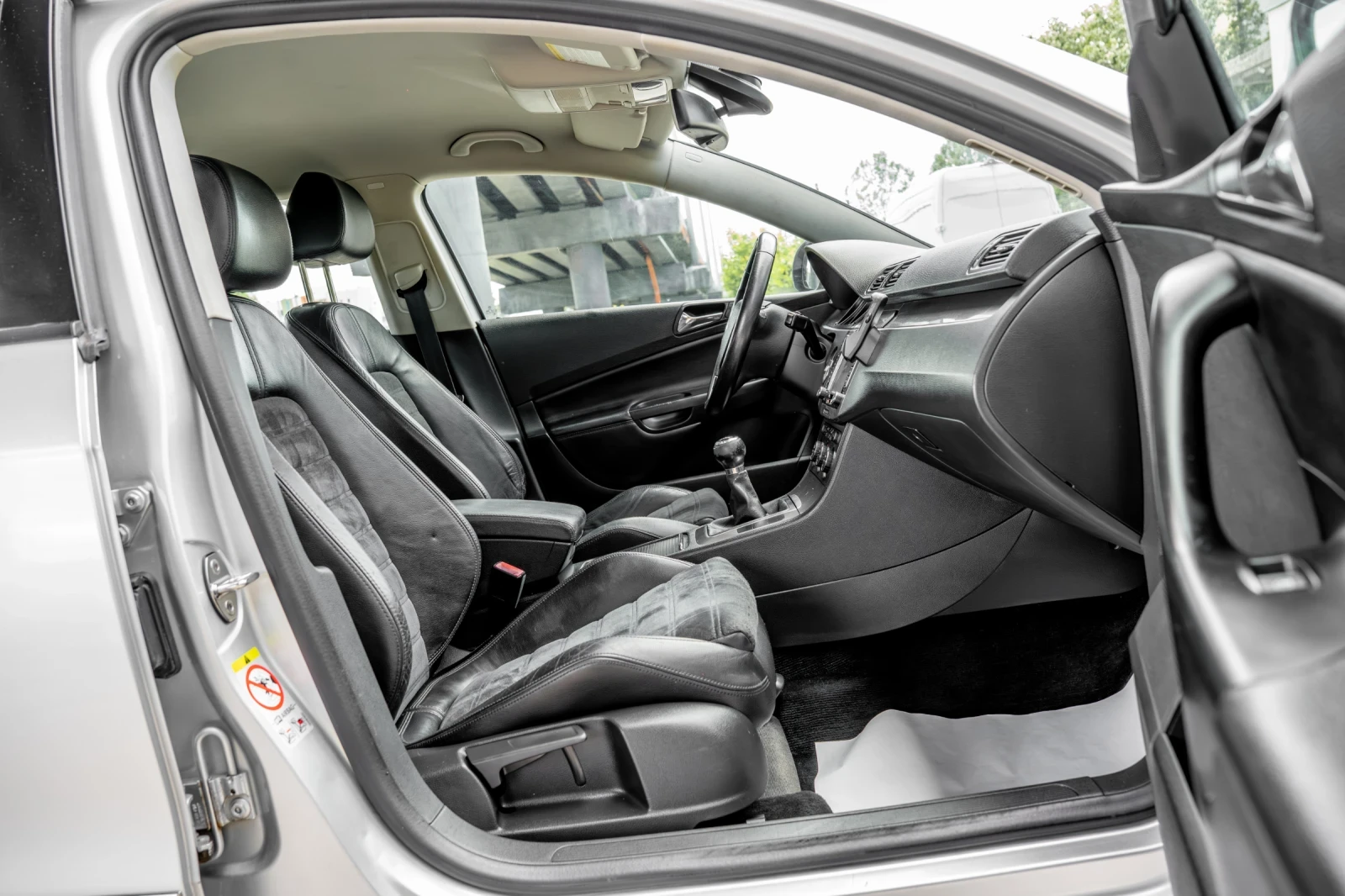 VW Passat 2.0TDI CR HILINE КОЖА НАВИ, снимка 5 - Автомобили и джипове - 54598949