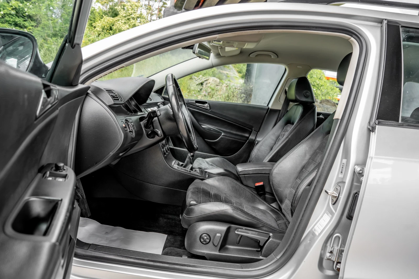 VW Passat 2.0TDI CR HILINE КОЖА НАВИ, снимка 6 - Автомобили и джипове - 54598949