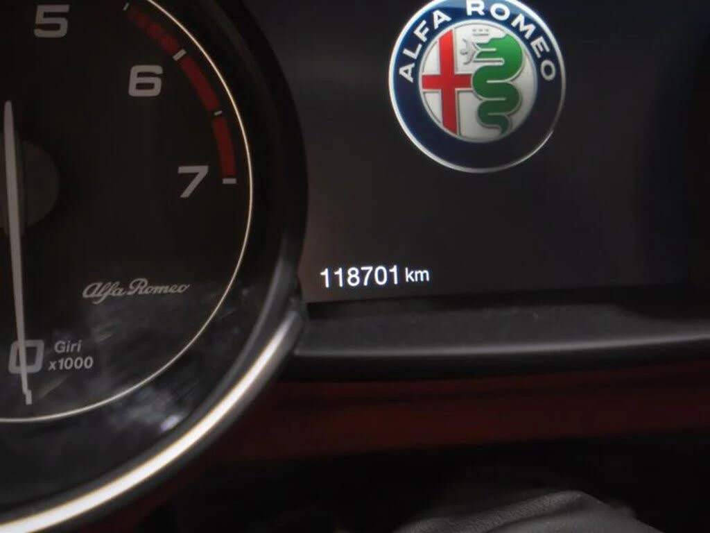 Alfa Romeo Giulia Ti Sport AWD* HARMAN KARDON* ПОДГРЕВ* КАМЕРА* , снимка 11 - Автомобили и джипове - 54714589