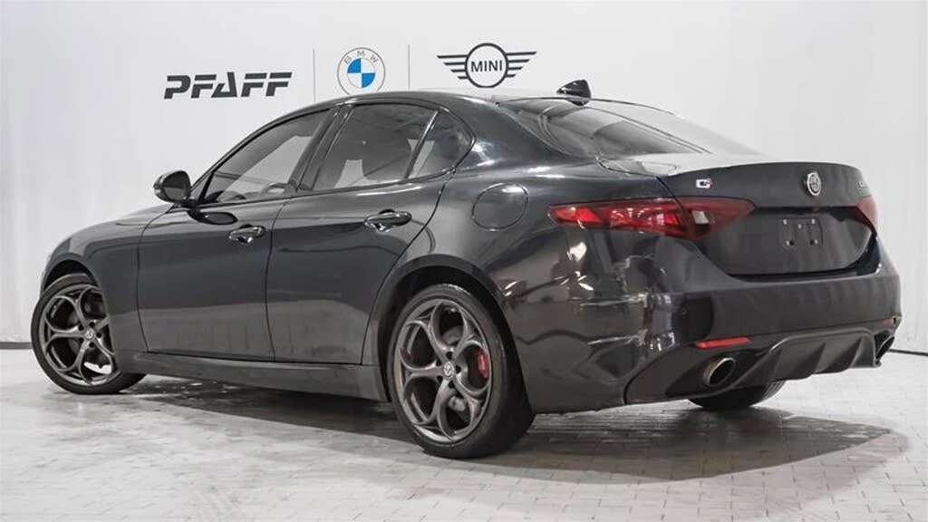Alfa Romeo Giulia Ti Sport AWD* HARMAN KARDON* ПОДГРЕВ* КАМЕРА* , снимка 3 - Автомобили и джипове - 54714589