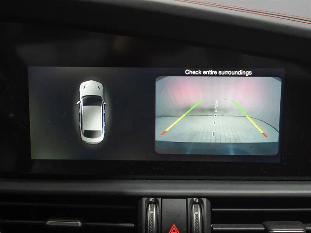 Alfa Romeo Giulia Ti Sport AWD* HARMAN KARDON* ПОДГРЕВ* КАМЕРА* , снимка 12 - Автомобили и джипове - 54714589