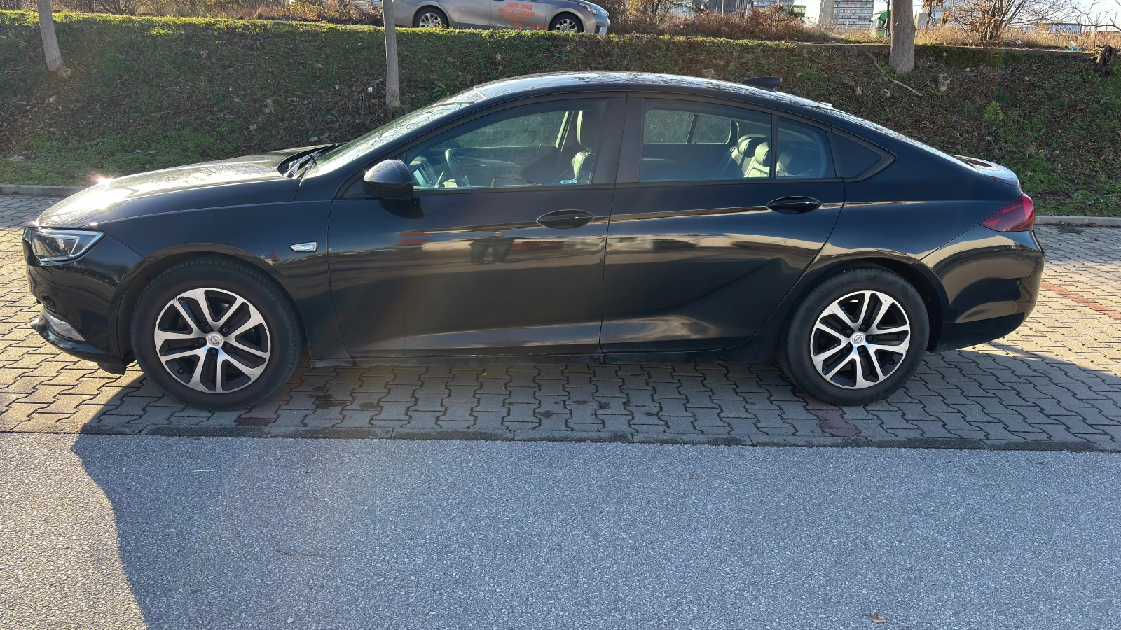 Opel Insignia Grand Sport, снимка 3 - Автомобили и джипове - 54838071