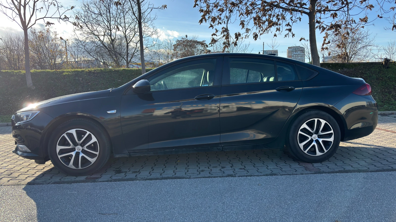 Opel Insignia Grand Sport, снимка 4 - Автомобили и джипове - 54838071