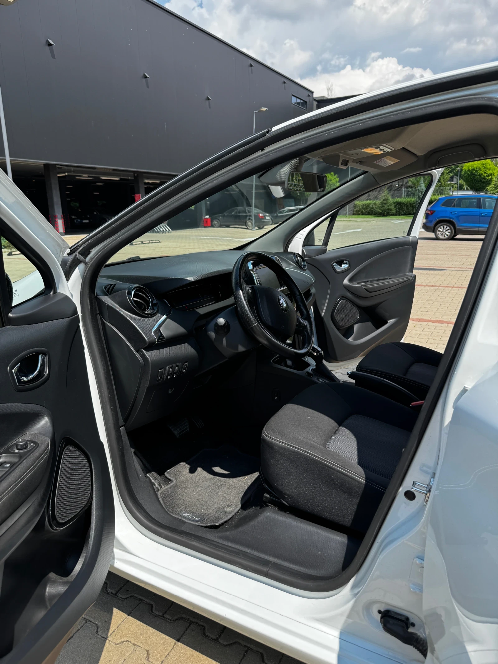 Renault Zoe 41 kWh Термопомпа Собствена батерия, снимка 4 - Автомобили и джипове - 55605246