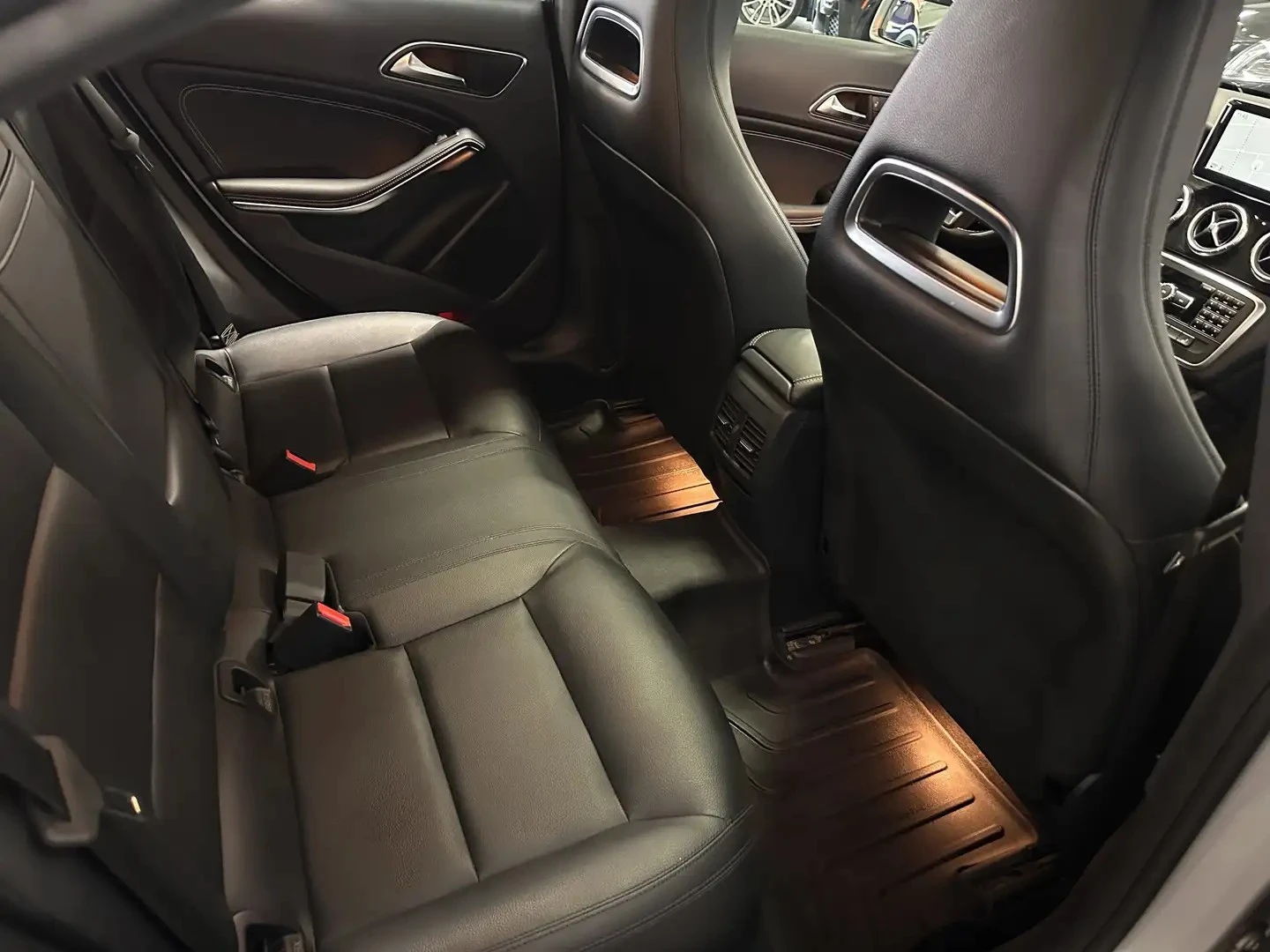 Mercedes-Benz CLA 250 4MATIC/AMG-LINE/SUNROOF, снимка 15 - Автомобили и джипове - 55694281