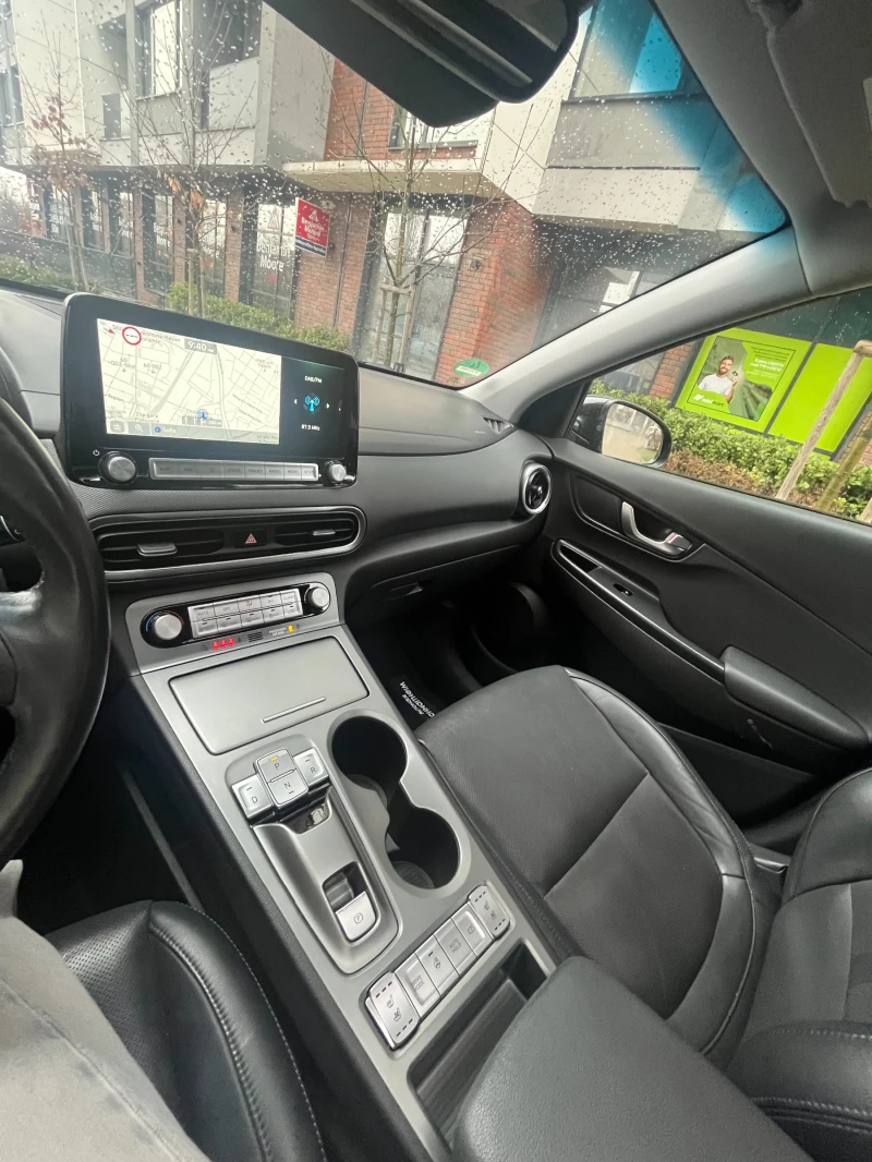 Hyundai Kona Premium 64 kW, кожен салон, панорамен покрив, снимка 7 - Автомобили и джипове - 53262868