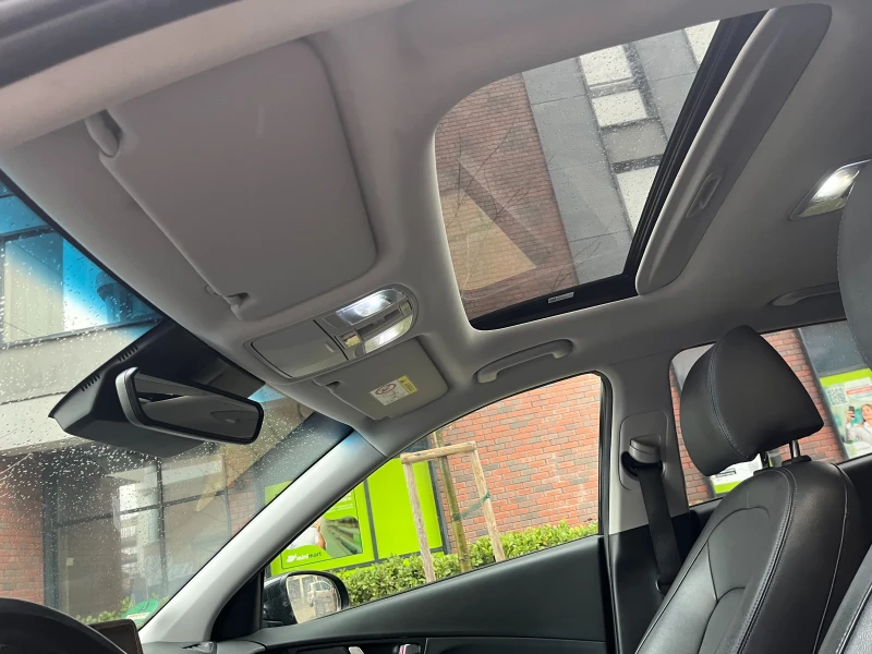 Hyundai Kona Premium 64 kW, кожен салон, панорамен покрив, снимка 4 - Автомобили и джипове - 53262868