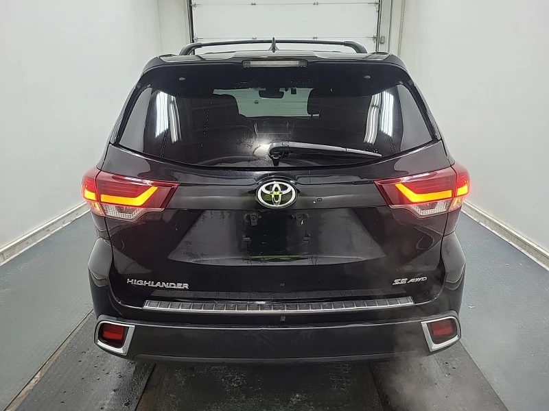 Toyota Highlander XLE * * 7 Места * * Черен Салон * * Carfax * * , снимка 4 - Автомобили и джипове - 53436372