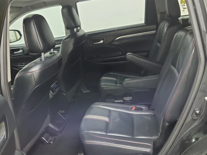 Toyota Highlander XLE * * 7 Места * * Черен Салон * * Carfax * * , снимка 11 - Автомобили и джипове - 53436372