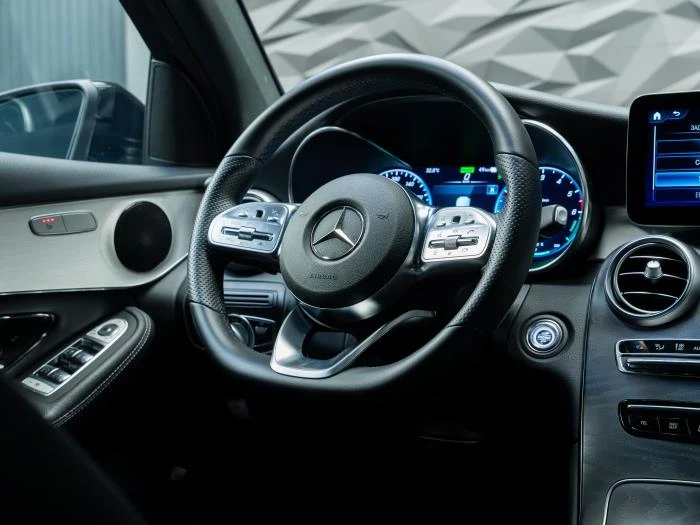 Mercedes-Benz GLC 300 DE 4MATIC* COUPE* AMG LINE* AIRMATIC* CAM* ПОДГРЕВ, снимка 14 - Автомобили и джипове - 55141541