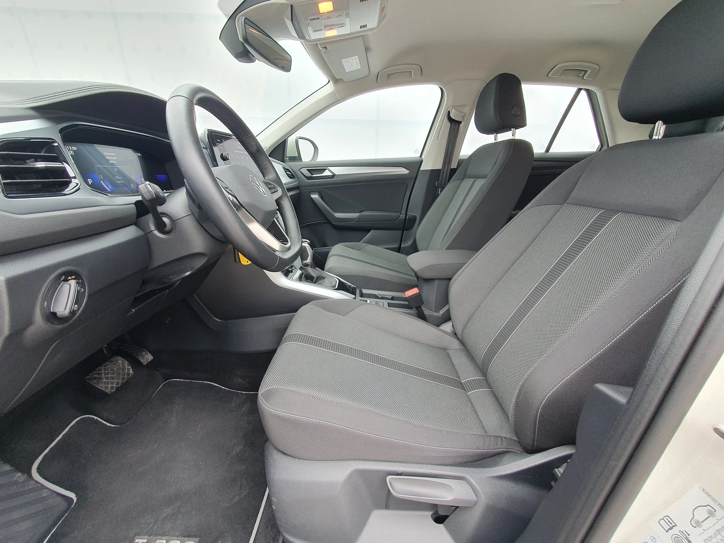 VW T-Roc VW T- Roc Life 1.5 TSI OPF DSG - изображение 4