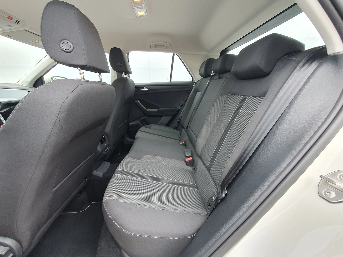 VW T-Roc VW T- Roc Life 1.5 TSI OPF DSG - изображение 5