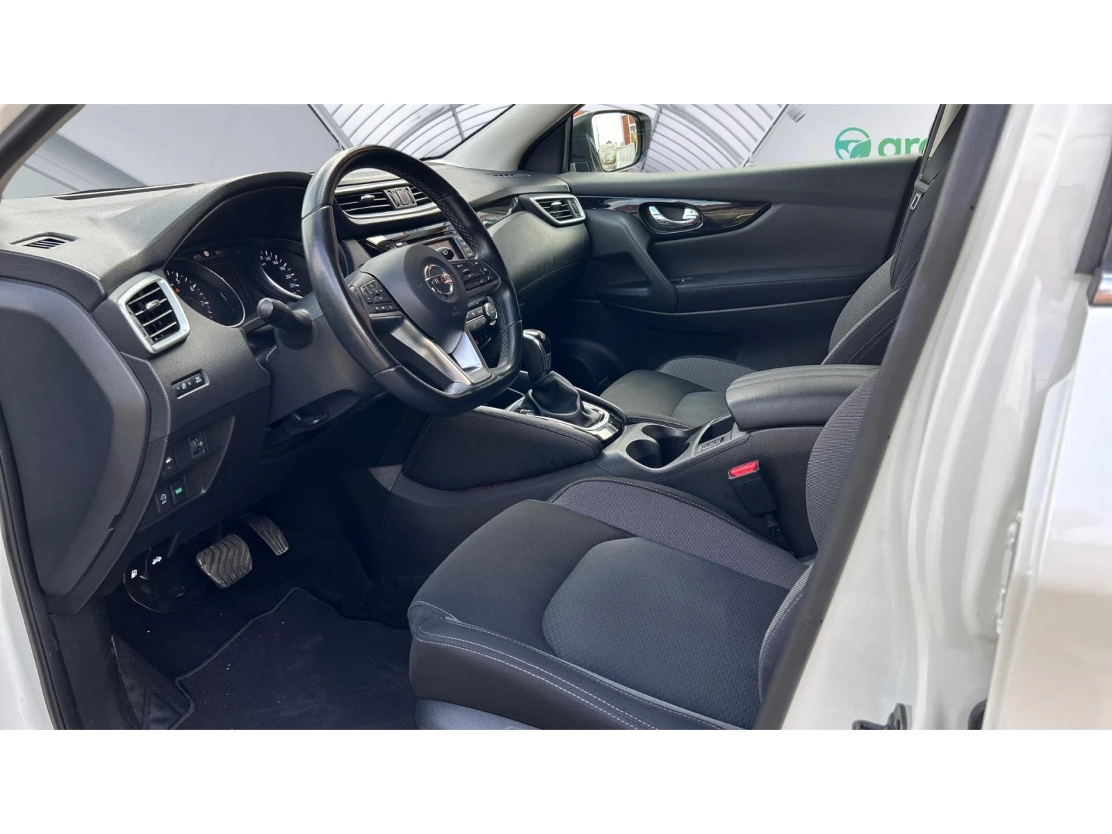 Nissan Qashqai N-Connecta Plus 1.3 DCT, Месечна вноска от 520 лв. - изображение 9