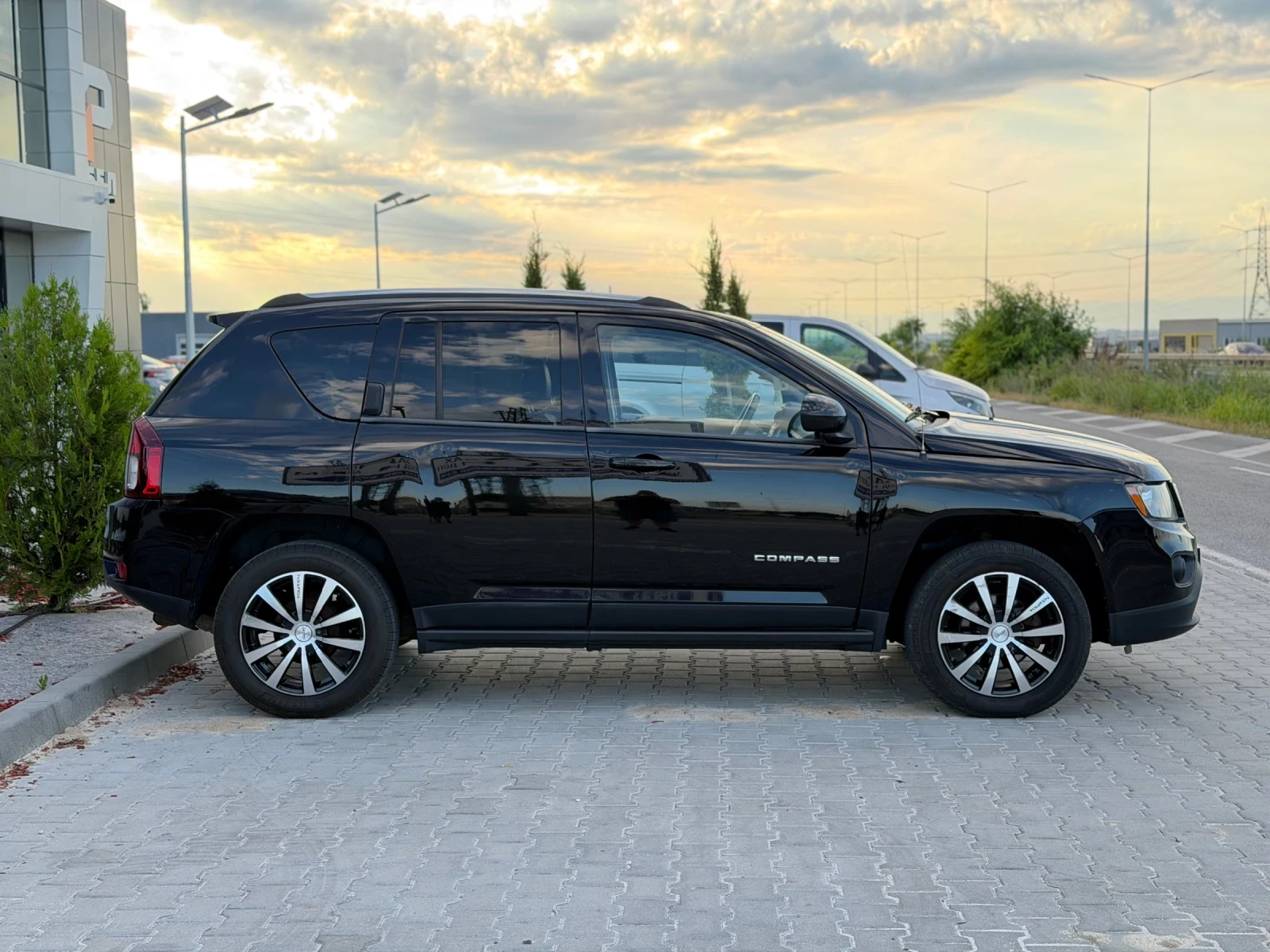 Jeep Compass 2.4 Keyless/Подгред 137хил Реални!Всичко платено!, снимка 4 - Автомобили и джипове - 54984926
