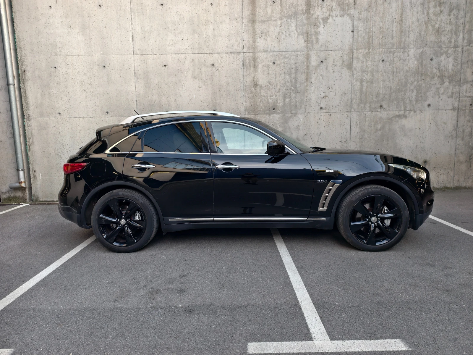 Infiniti QX70 SPREMIUM| AWD| КОЖА| NAVI| ОБДУХВАНЕ| ПОДГРЕВ, снимка 2 - Автомобили и джипове - 55696181