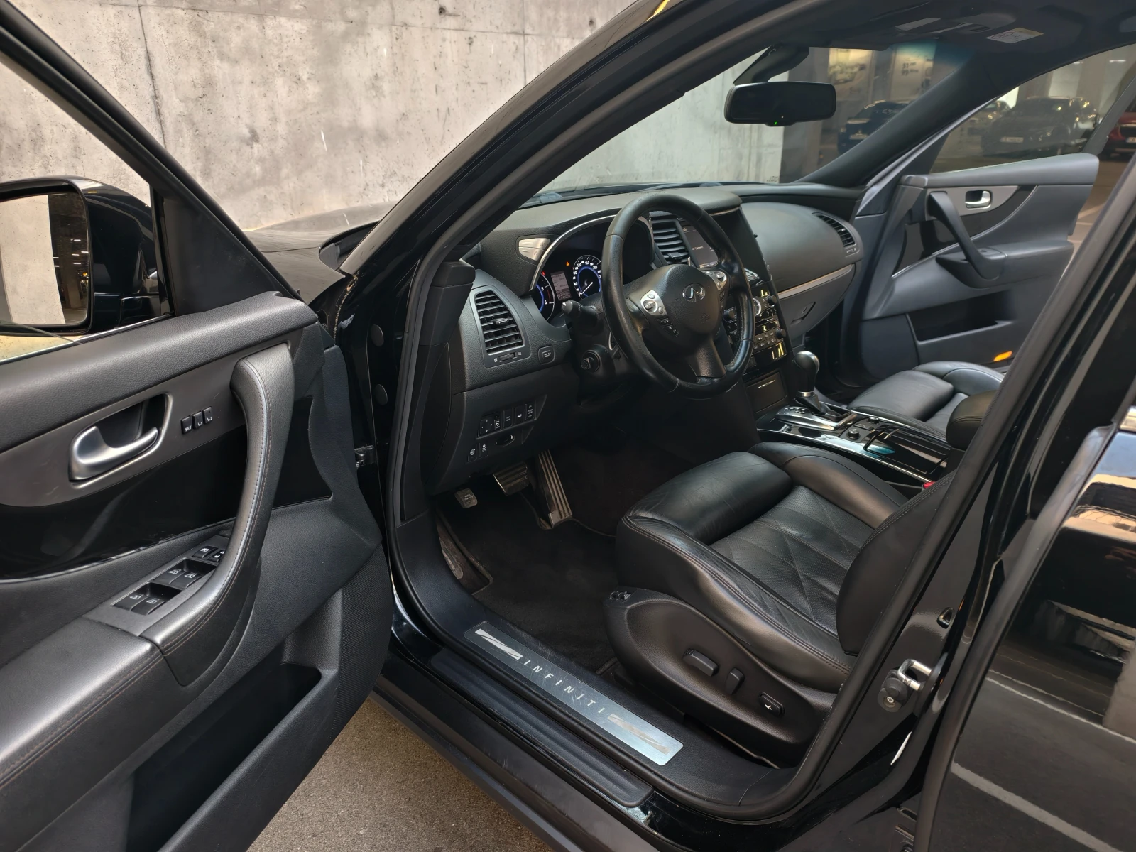 Infiniti QX70 SPREMIUM| AWD| КОЖА| NAVI| ОБДУХВАНЕ| ПОДГРЕВ, снимка 10 - Автомобили и джипове - 55696181