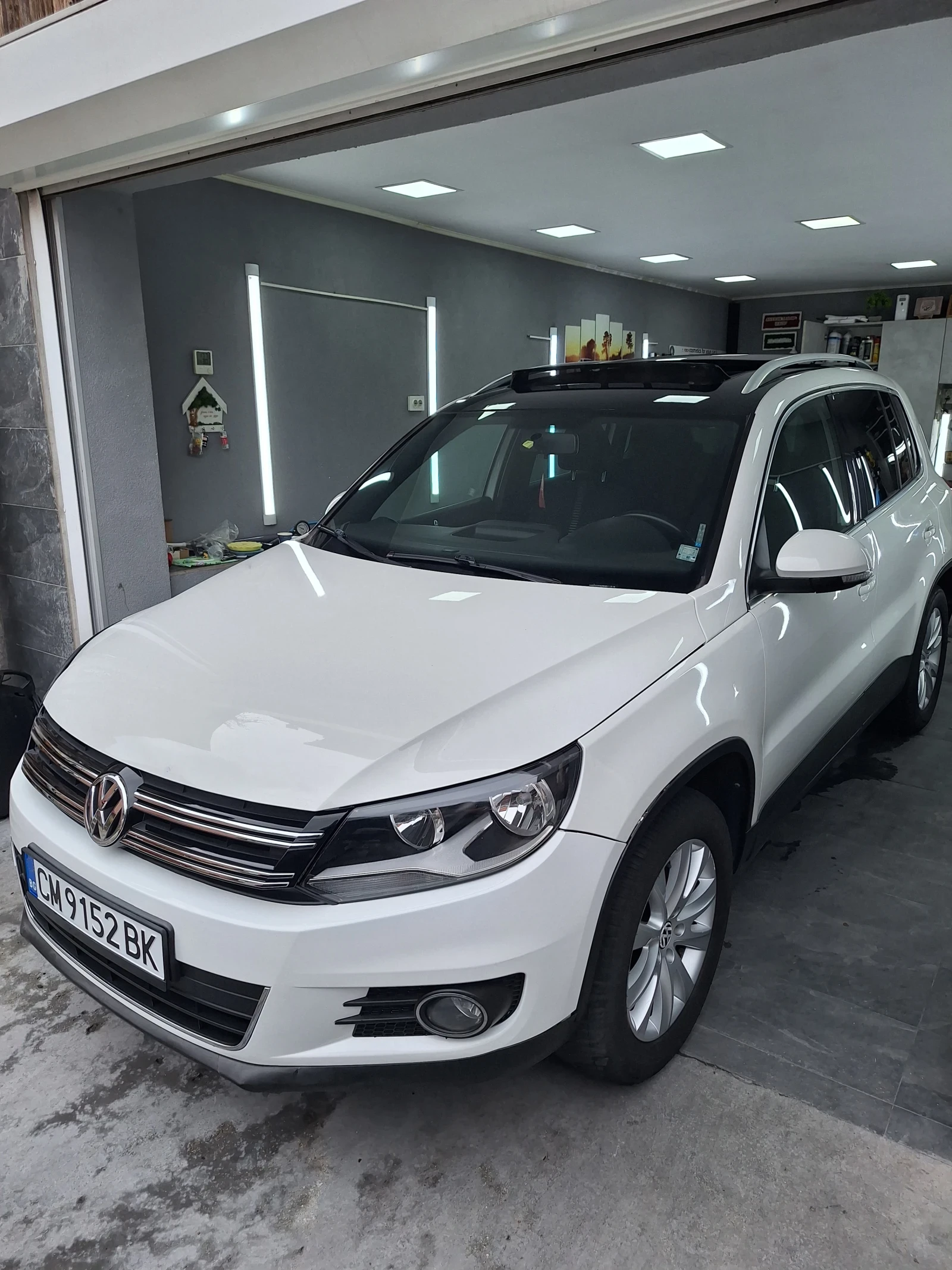 VW Tiguan 4х4, Автоматик, Панорама, снимка 4 - Автомобили и джипове - 56452653