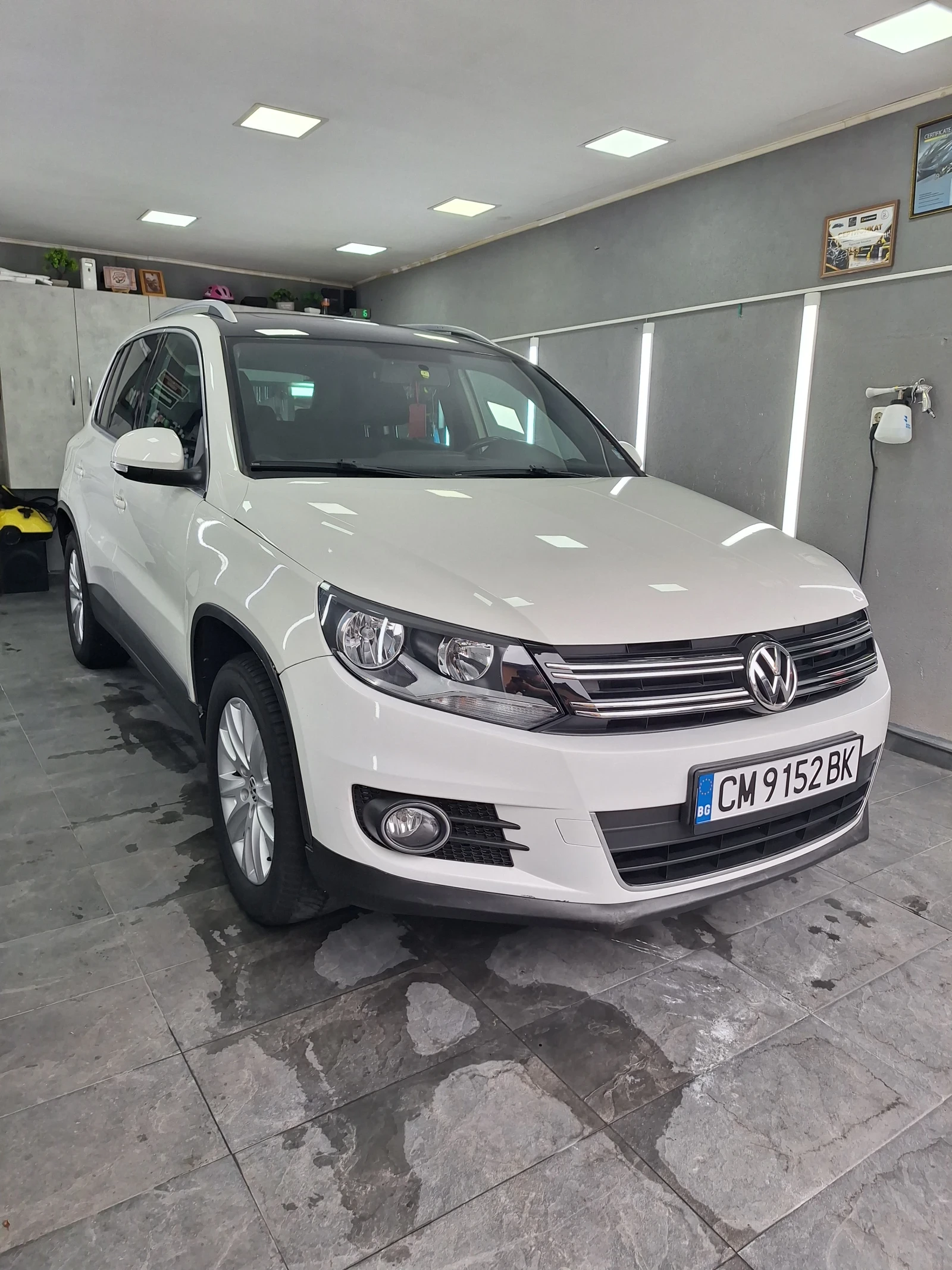 VW Tiguan 4х4, Автоматик, Панорама, снимка 2 - Автомобили и джипове - 56452653