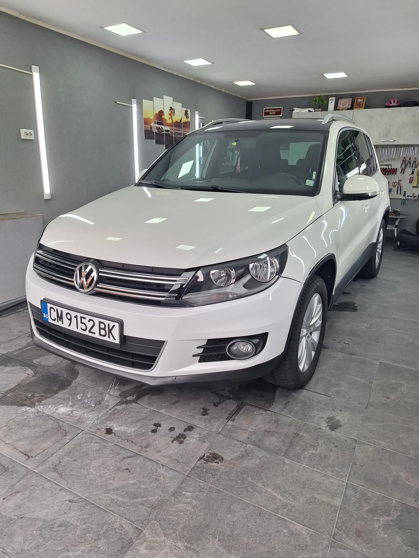 VW Tiguan 4х4, Автоматик, Панорама, снимка 3 - Автомобили и джипове - 56452653