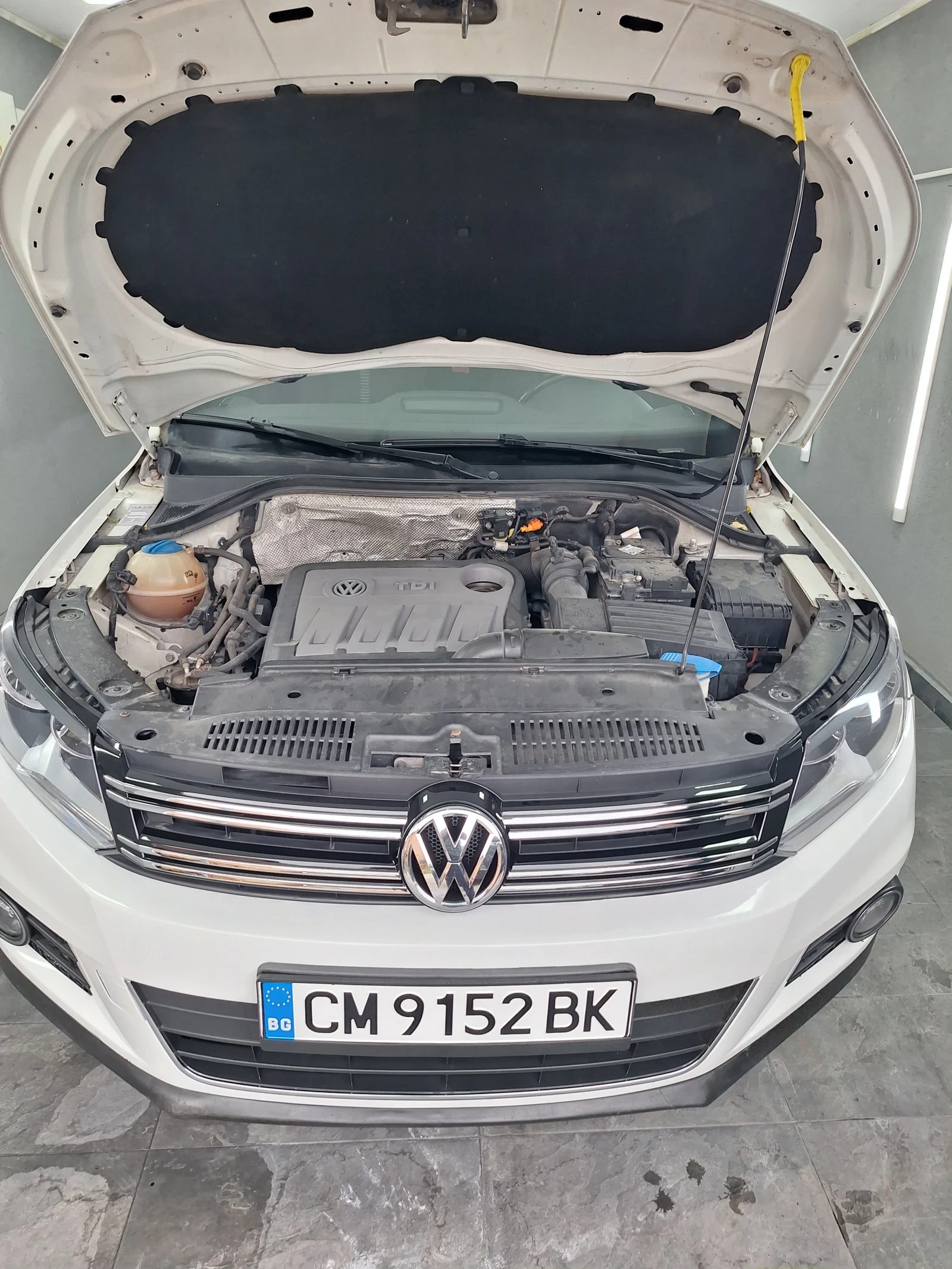 VW Tiguan 4х4, Автоматик, Панорама, снимка 8 - Автомобили и джипове - 56452653