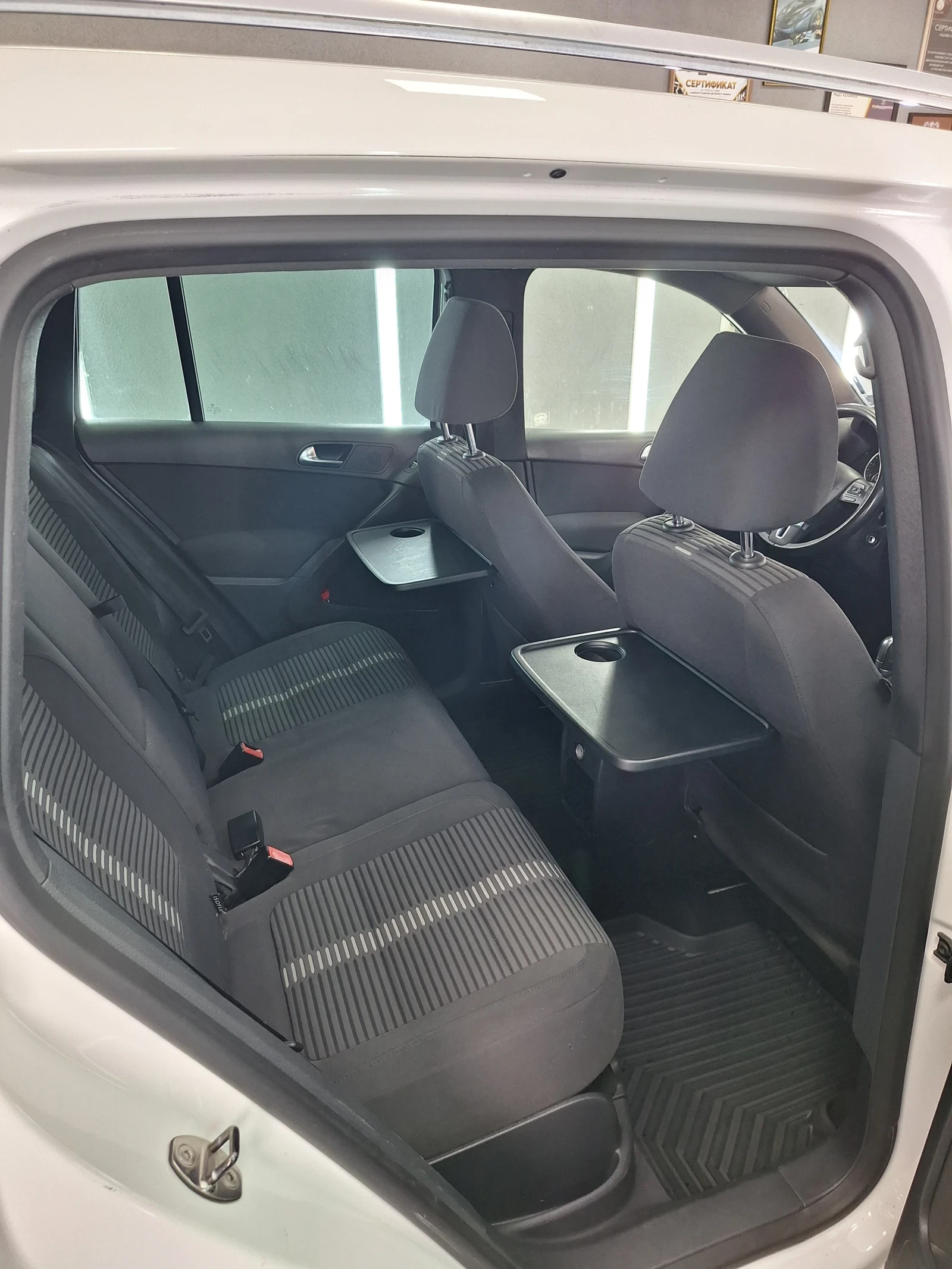 VW Tiguan 4х4, Автоматик, Панорама, снимка 7 - Автомобили и джипове - 56452653